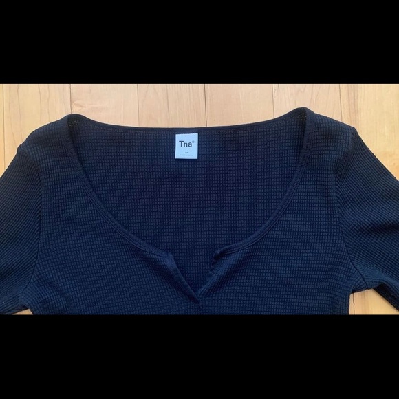 Aritzia TNA waffle knit long sleeve - Picture 2 of 2